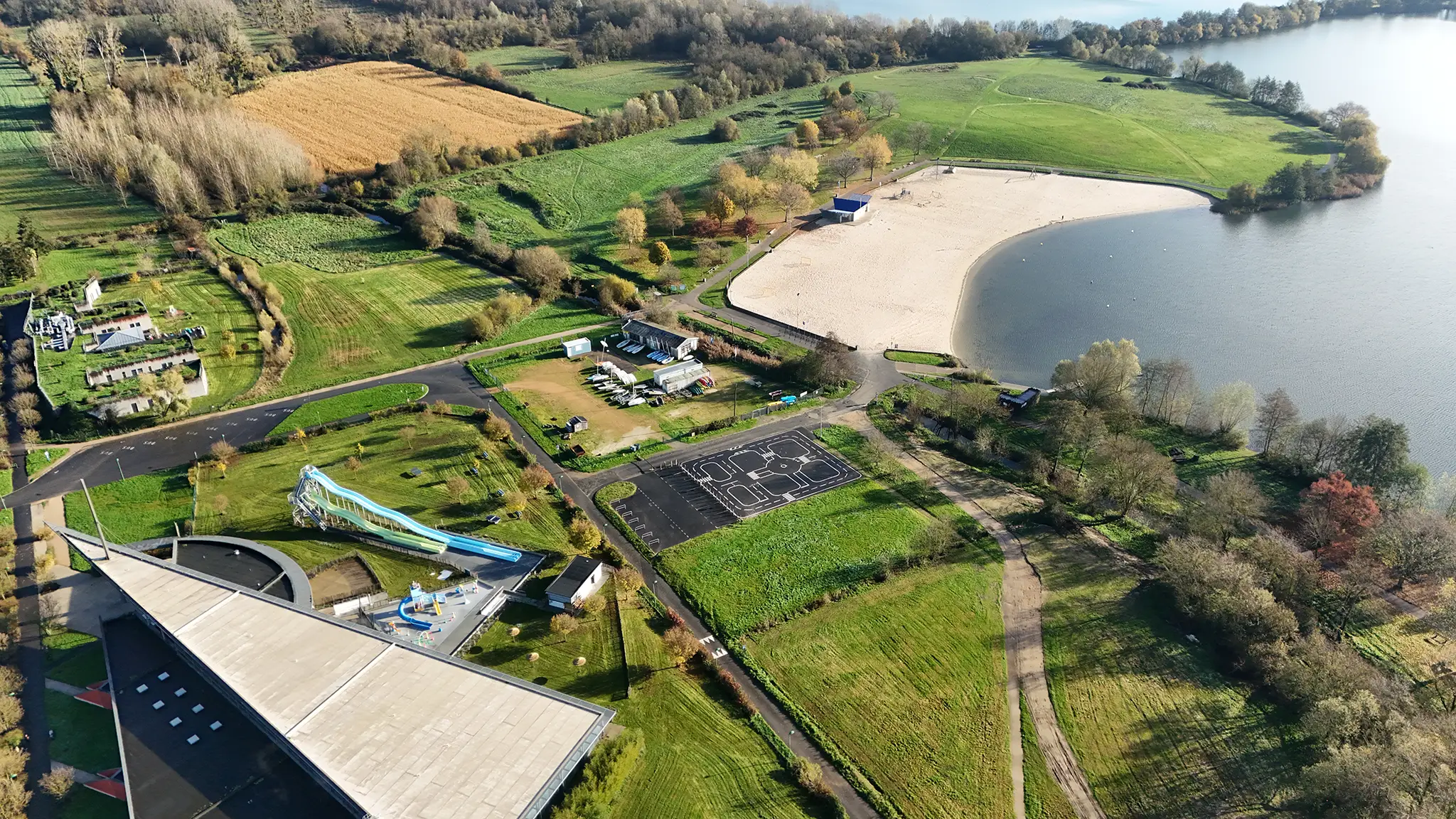 Photo drone du lac de la Monnerie à La Flèche (72)